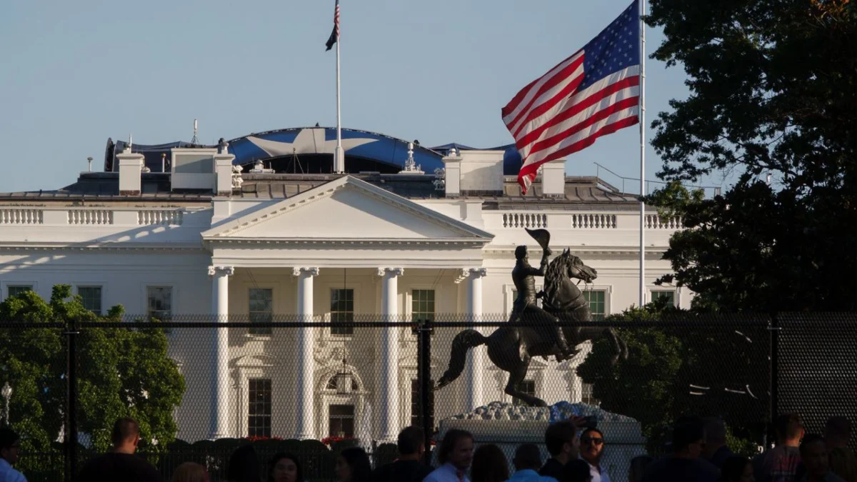 The High-Stakes Geopolitics of AI: Why the U.S. is Hesitating to Blacklist DeepSeek