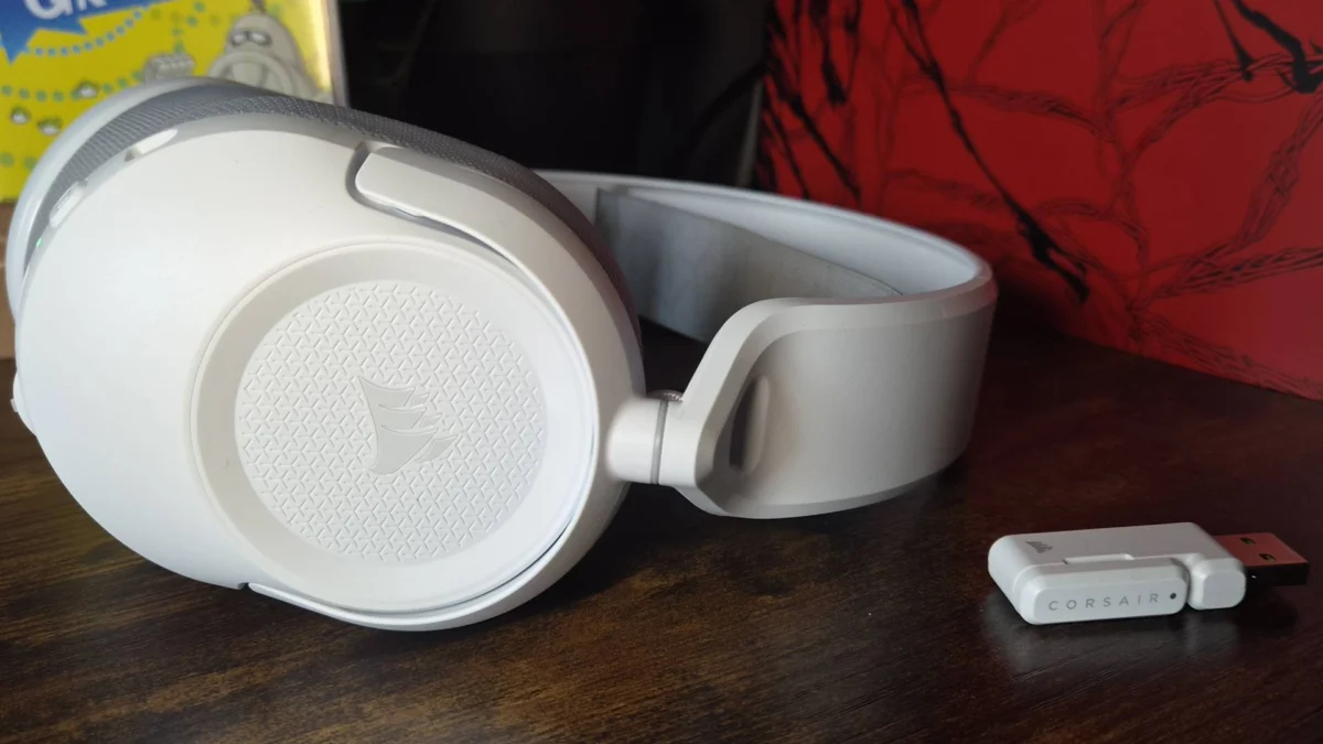 Featherweight Comfort: Why the Corsair HS35 V3 Wireless is Redefining Gaming Ergonomics