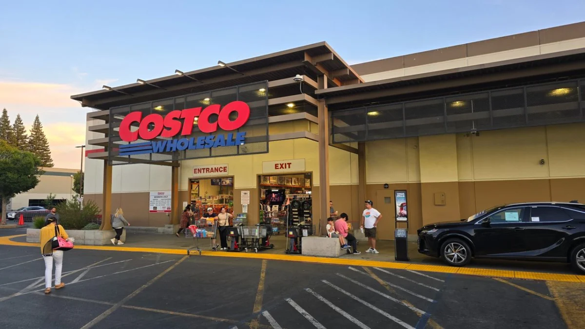 The Grocery Store Goldmine: Why Savvy Shoppers are Hunting High-End PCs in the Aisles of Costco