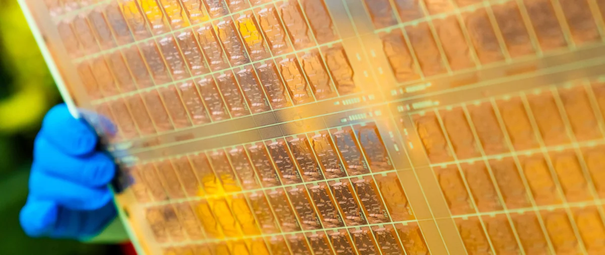 The Glass Ceiling: Why the Next Revolution in Chip Packaging is Taking Longer Than Expected