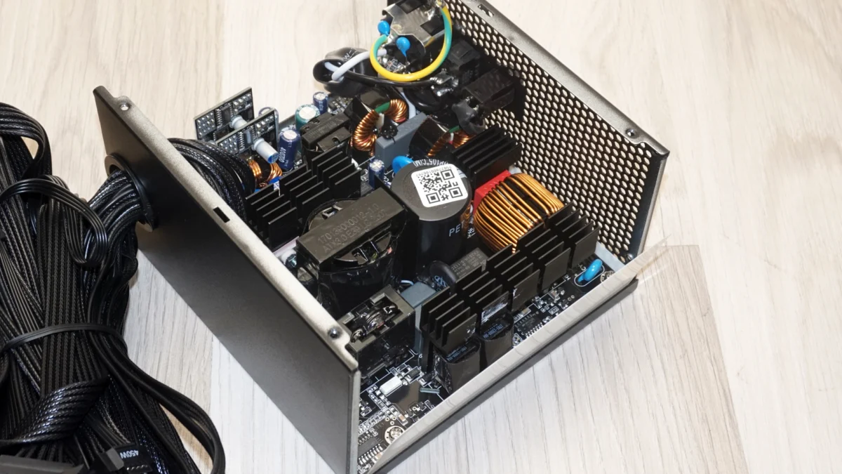 The AZZA PSAZ-750G ATX 3.1 Review: A Case of Misleading Branding and Budget Realities